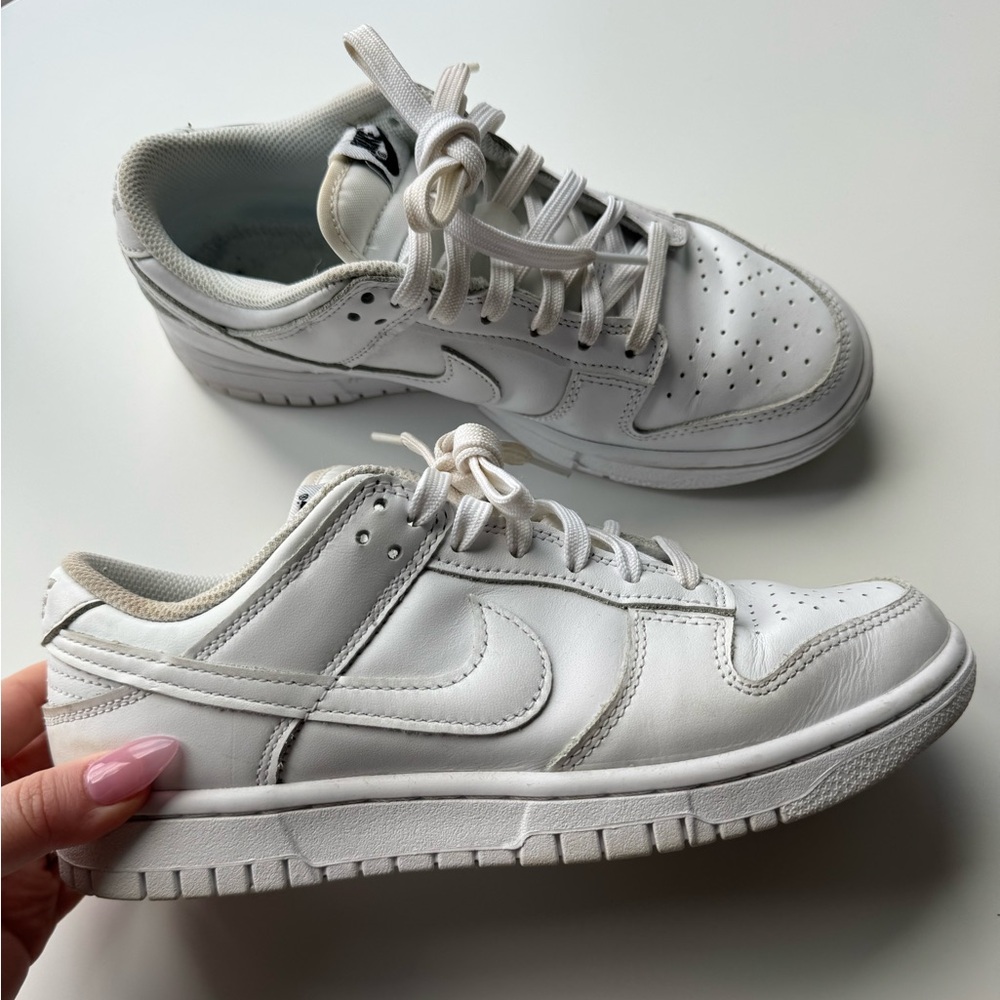 White Nike dunks